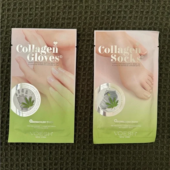 Voesh collagen socks and gloves, self care - Picture 1 of 2